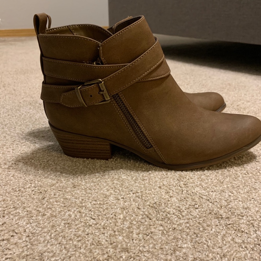 Brown Unionbay Booties, size 7.5M, brand new.